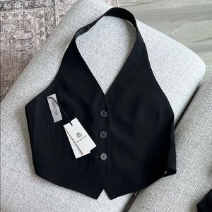 *NWT* Aritzia Babaton Black Halter Vest Top